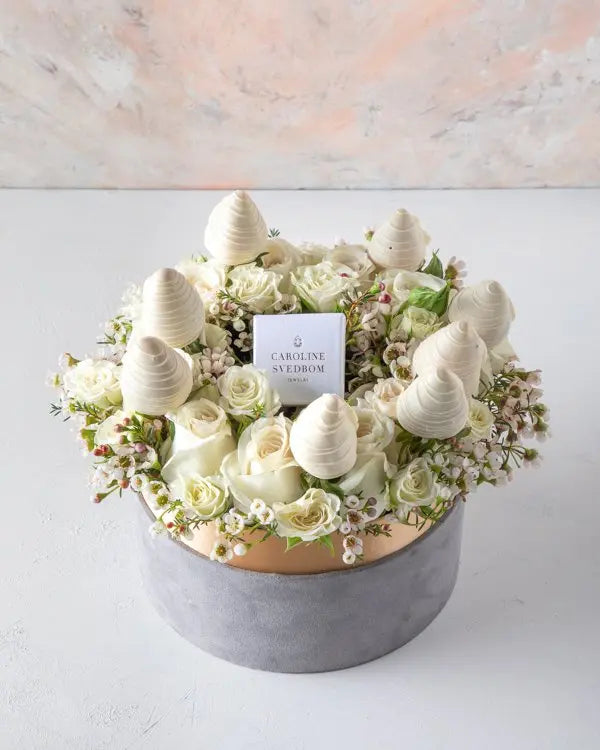 petite-drop-bracelet-hamper-dubai