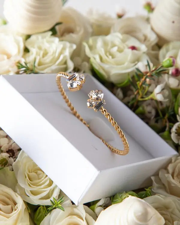 petite-drop-bracelet-hamper-dubai