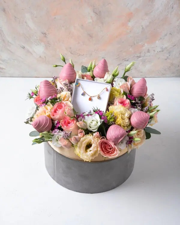 estelle-necklace-hamper-dubai