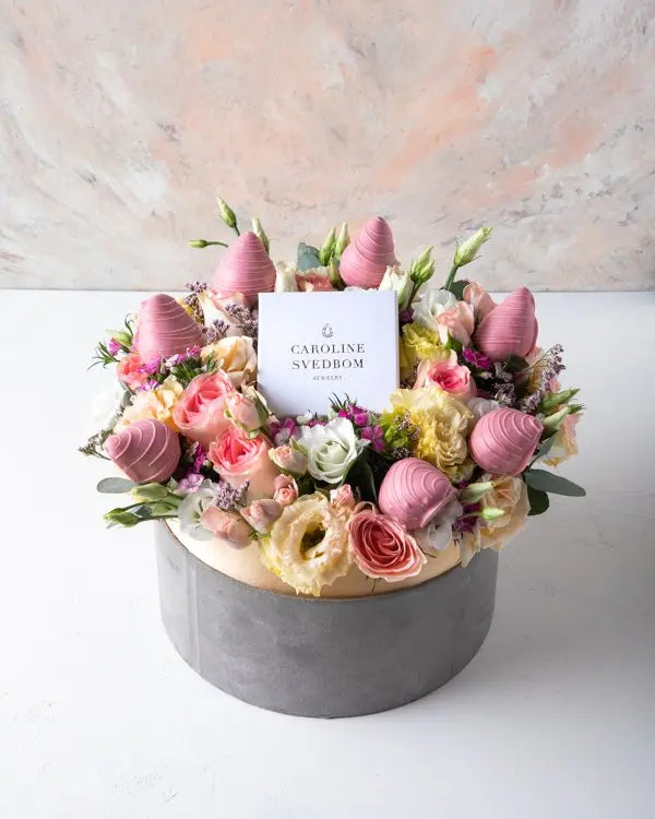 estelle-necklace-hamper-dubai