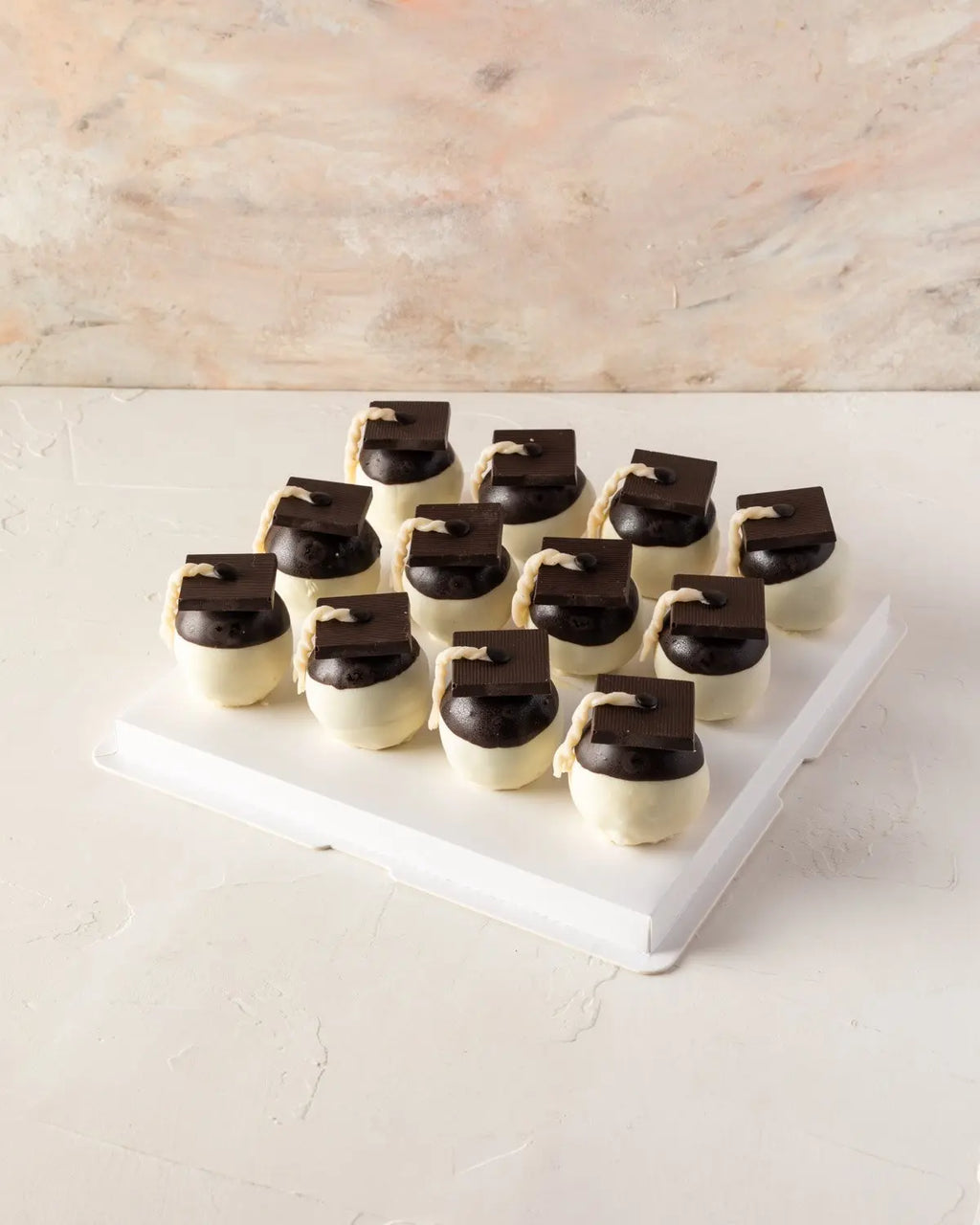 graduation-special-cake-pops-dubai