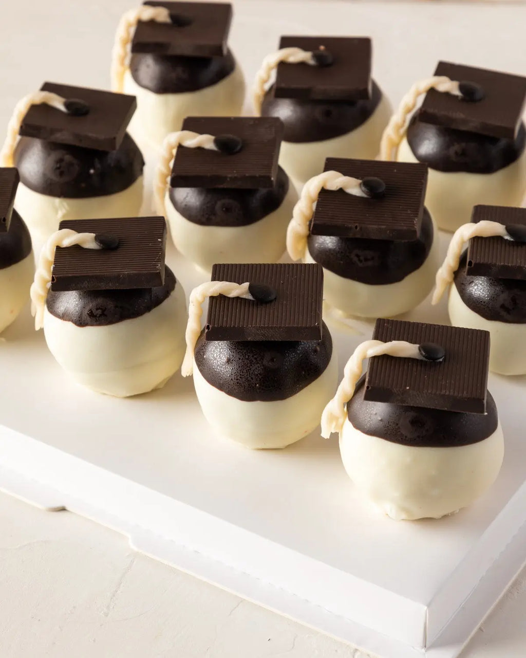 graduation-special-cake-pops-dubai