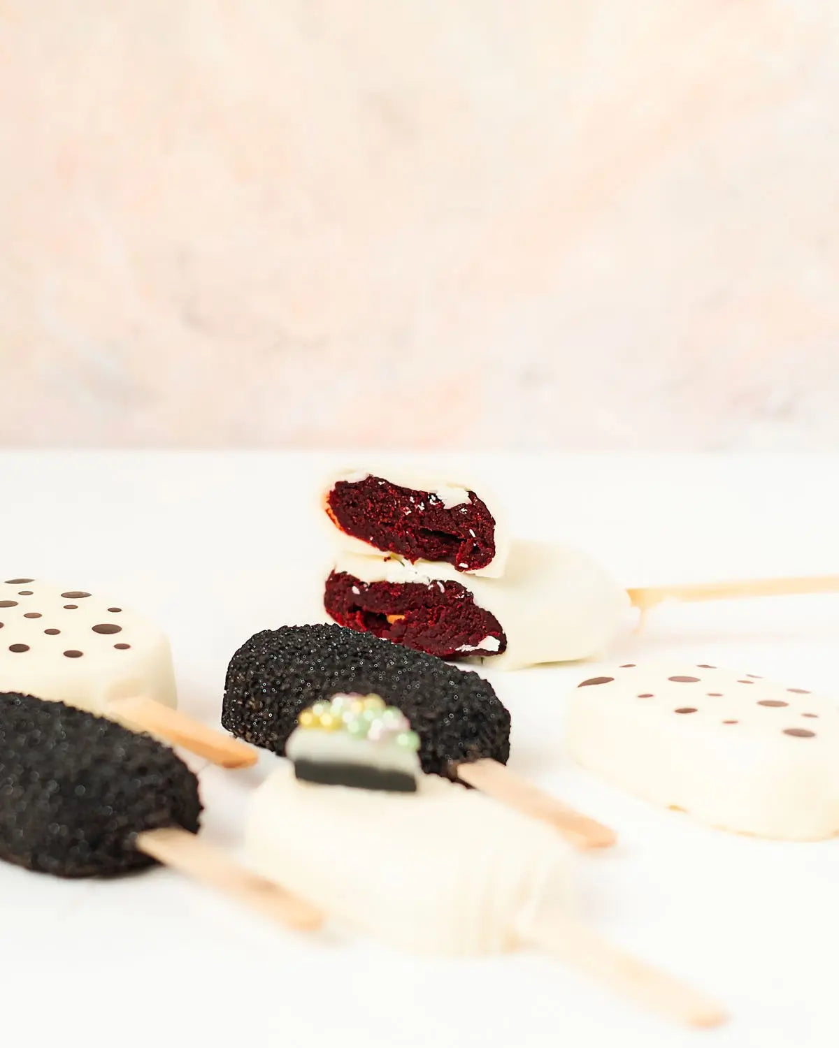 vanilla-and-chocolate-cakesicles-dubai