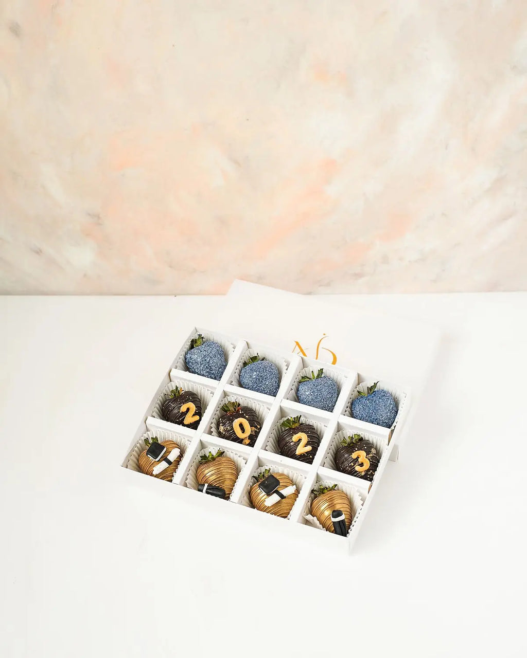 grad-2023-chocolate-covered-strawberries-dubai