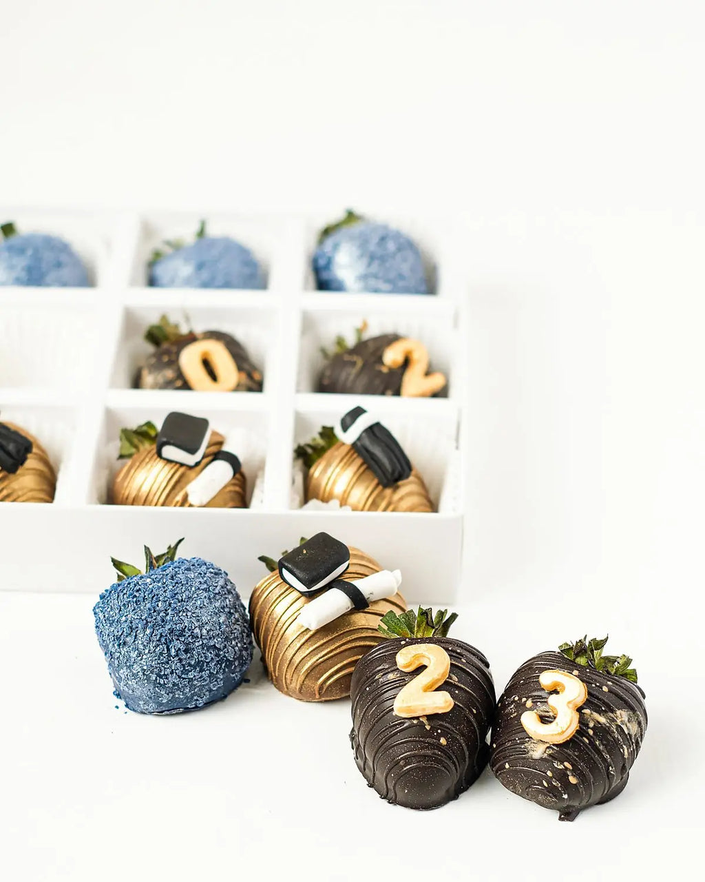 grad-2023-chocolate-covered-strawberries-dubai