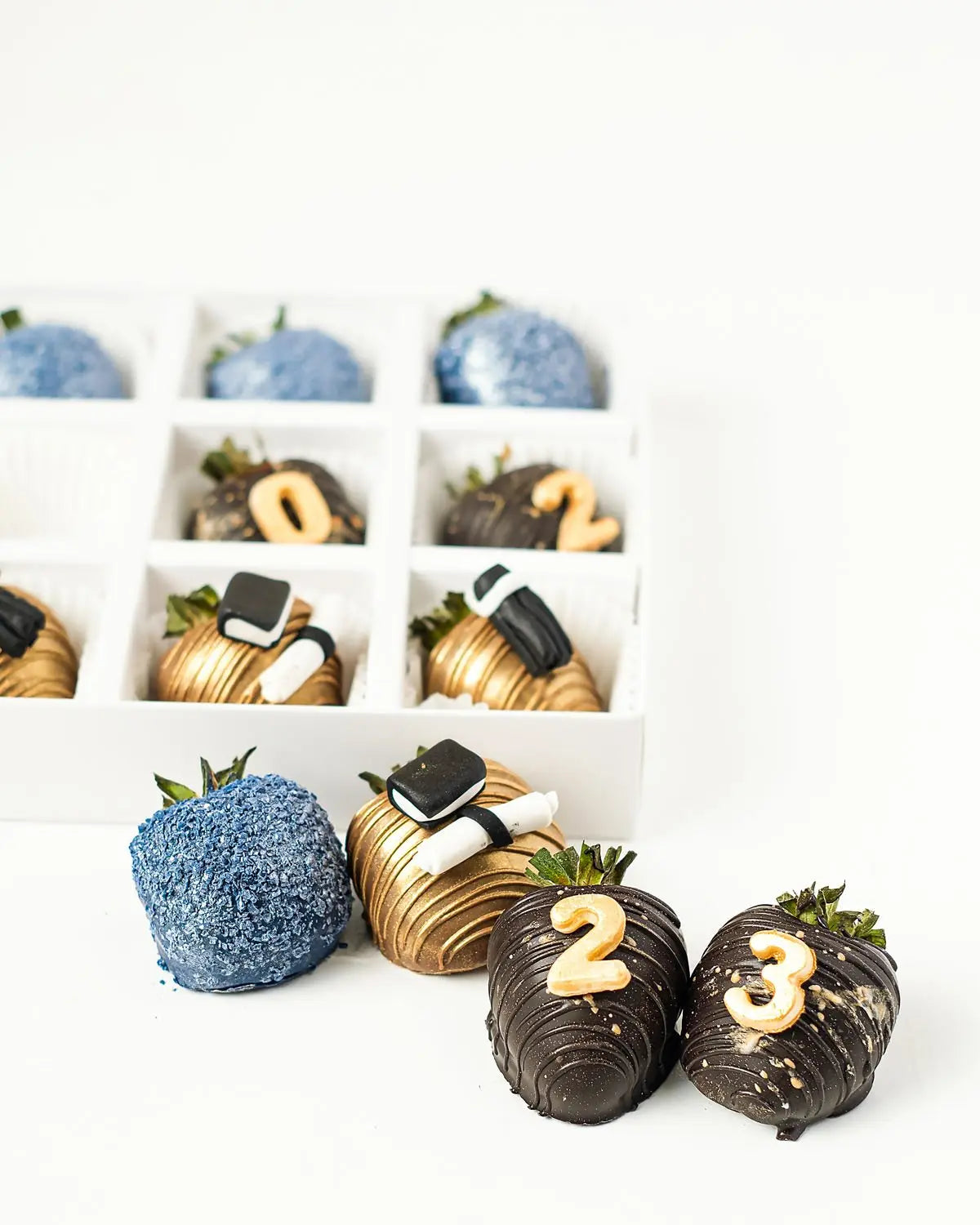 grad-2023-chocolate-covered-strawberries-dubai