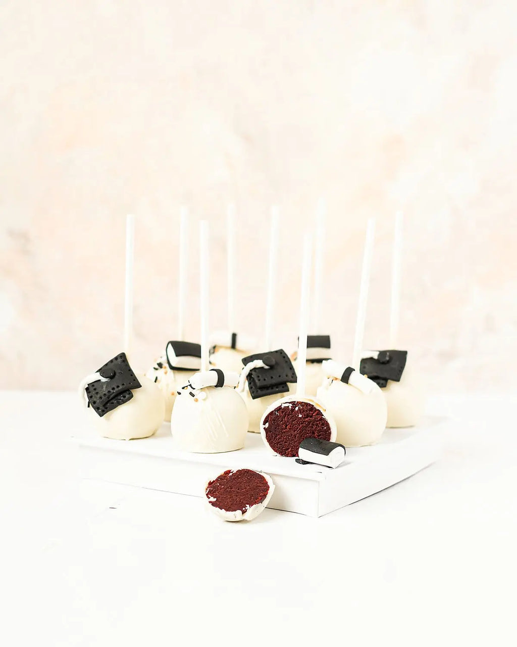 graduation-cake-pops-dubai