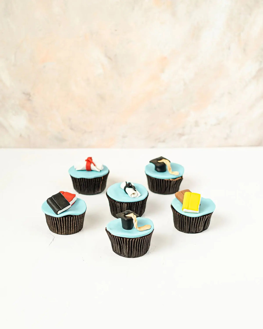 6-graduation-theme-cupcakes-dubai