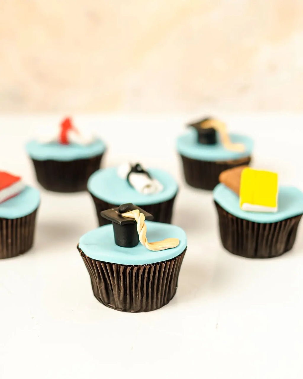 6-graduation-theme-cupcakes-dubai