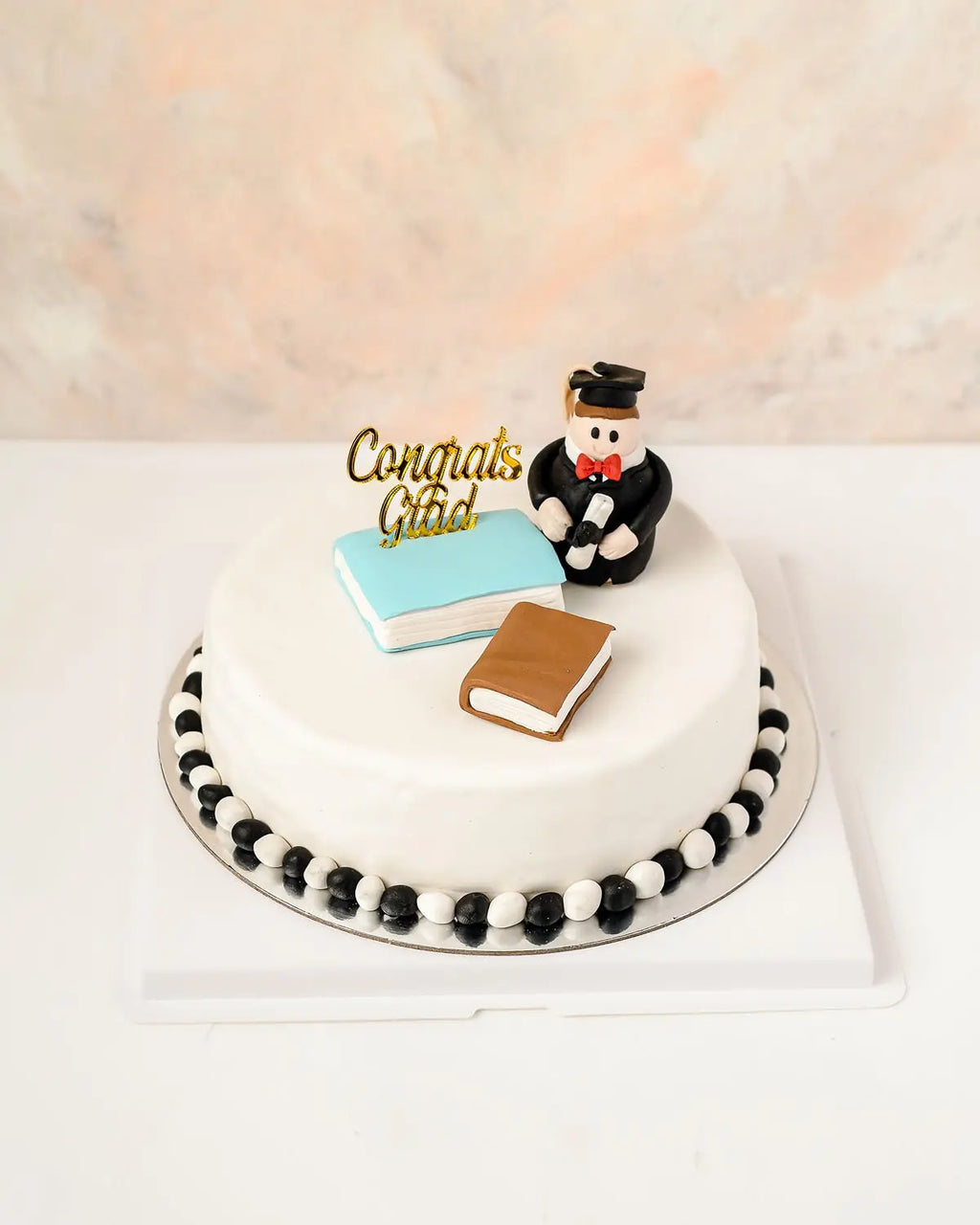 1-kg-graduation-cake-dubai