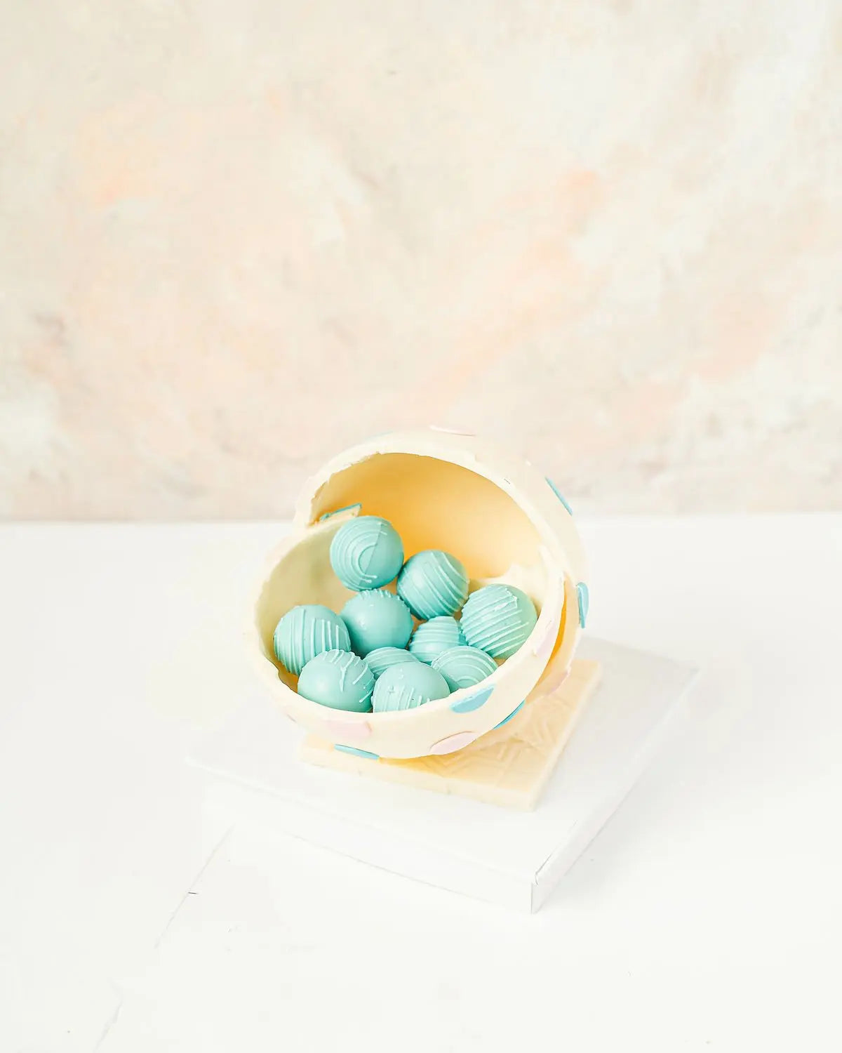 gender-reveal-chocolate-dubai