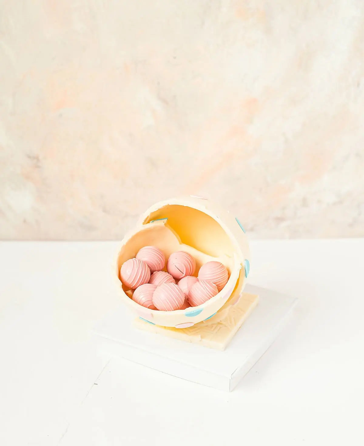gender-reveal-chocolate-dubai