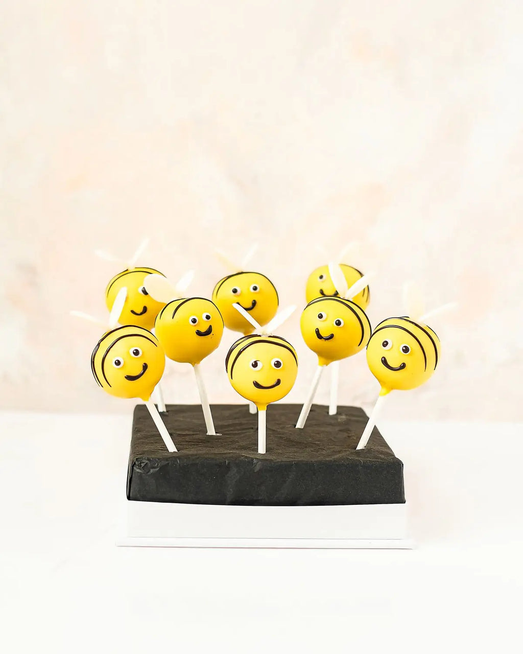 bumble-bee-cake-pops-dubai