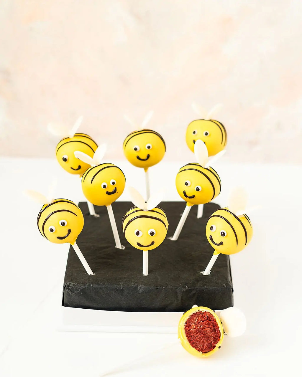 bumble-bee-cake-pops-dubai