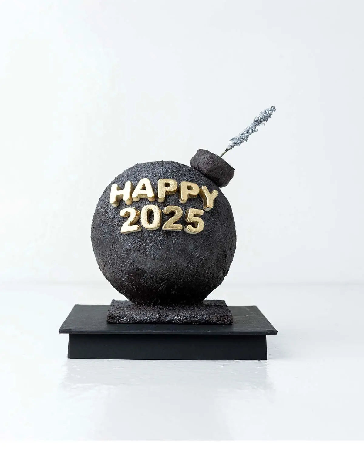 happy-2025-dark-chocolate-smash-chocolate-dubai