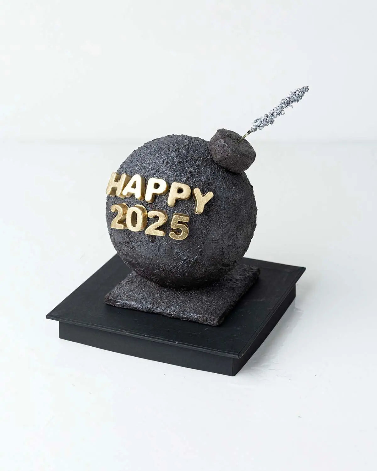 happy-2025-dark-chocolate-smash-chocolate-dubai