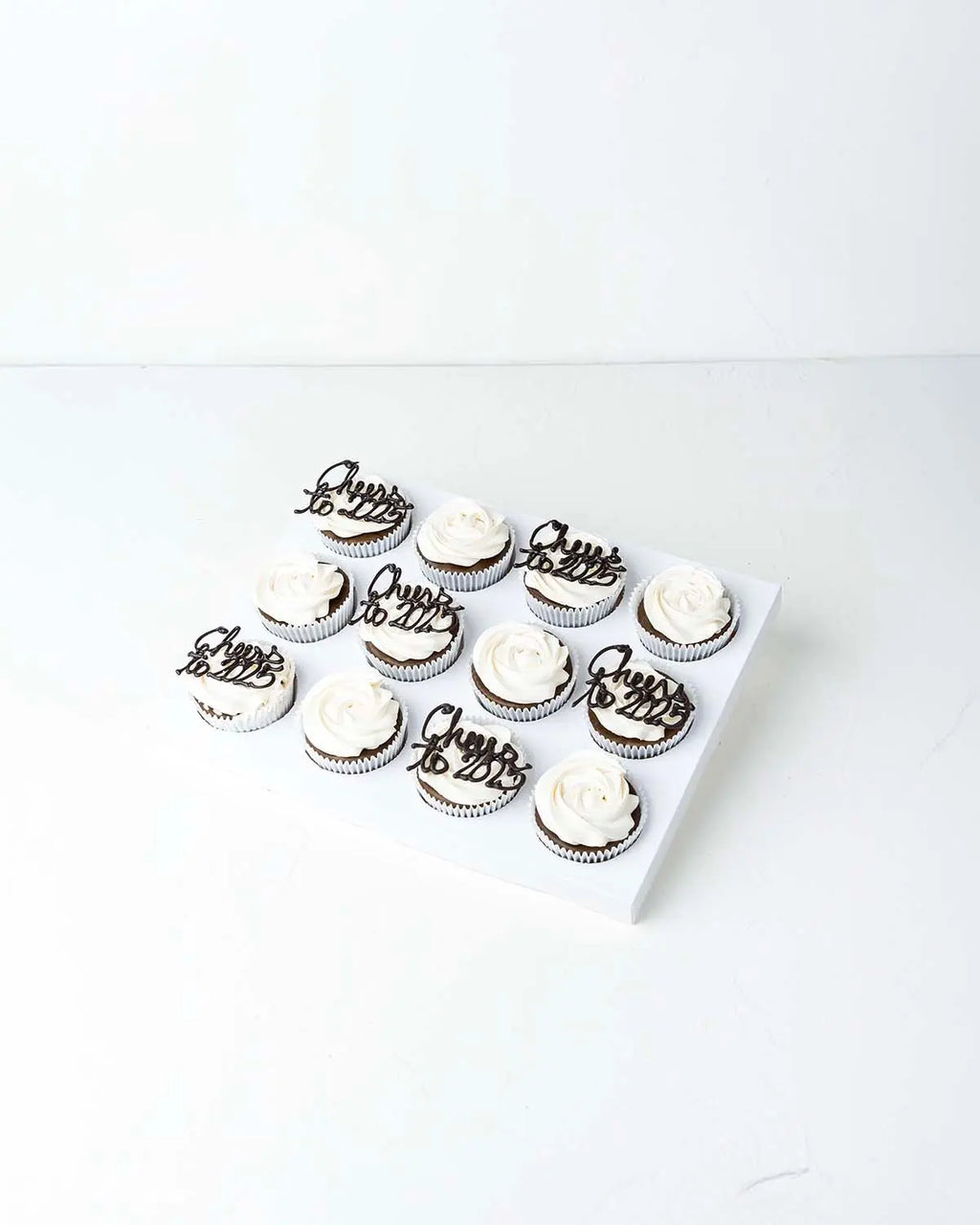 cheers-to-2025-cupcakes-dubai