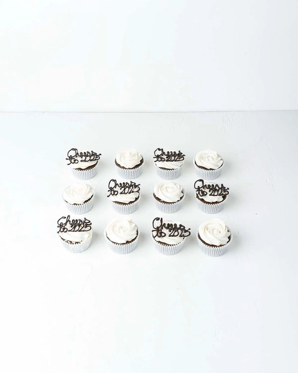 cheers-to-2025-cupcakes-dubai