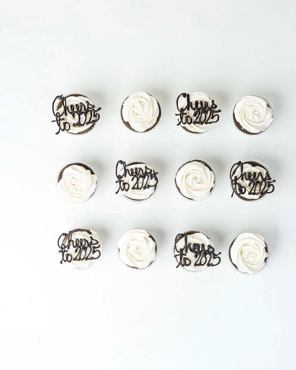 cheers-to-2025-cupcakes-dubai