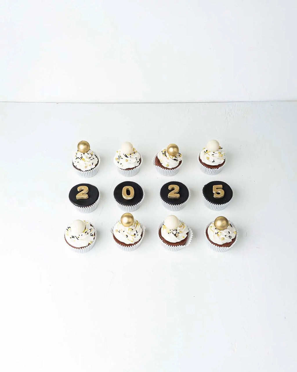 12-new-year-theme-cupcakes-dubai