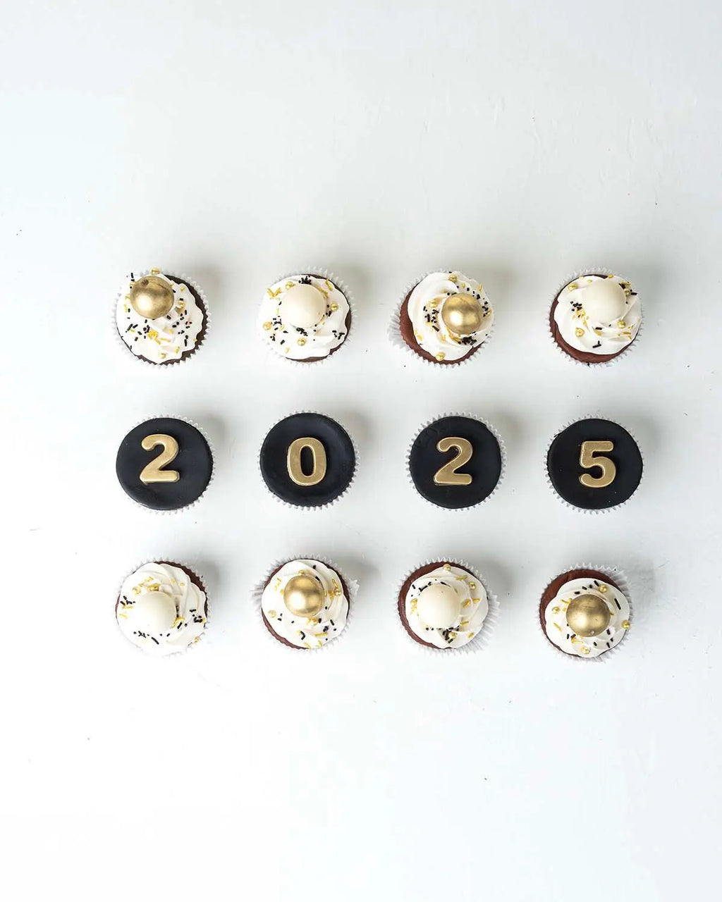 12-new-year-theme-cupcakes-dubai