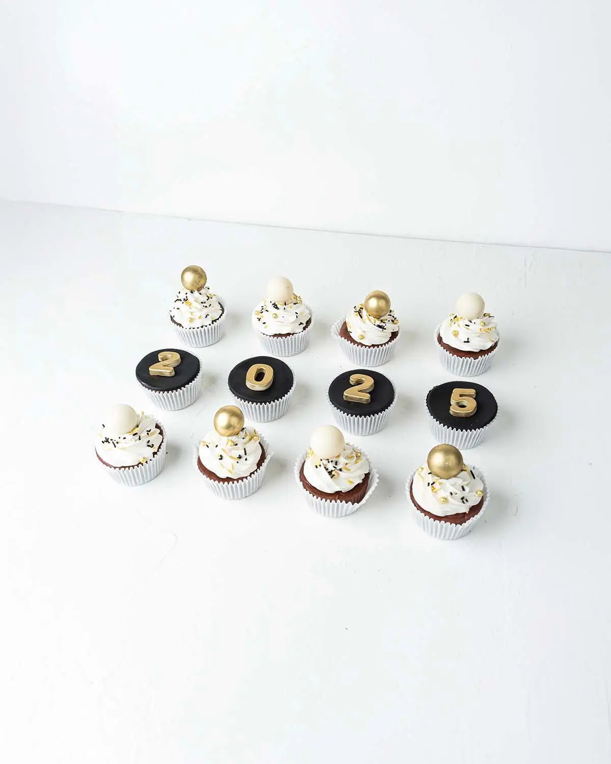 12-new-year-theme-cupcakes-dubai