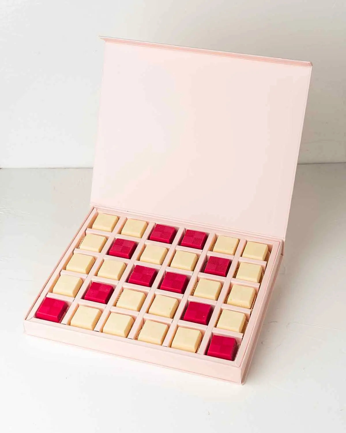 30-assorted-pink-october-chocolates-dubai