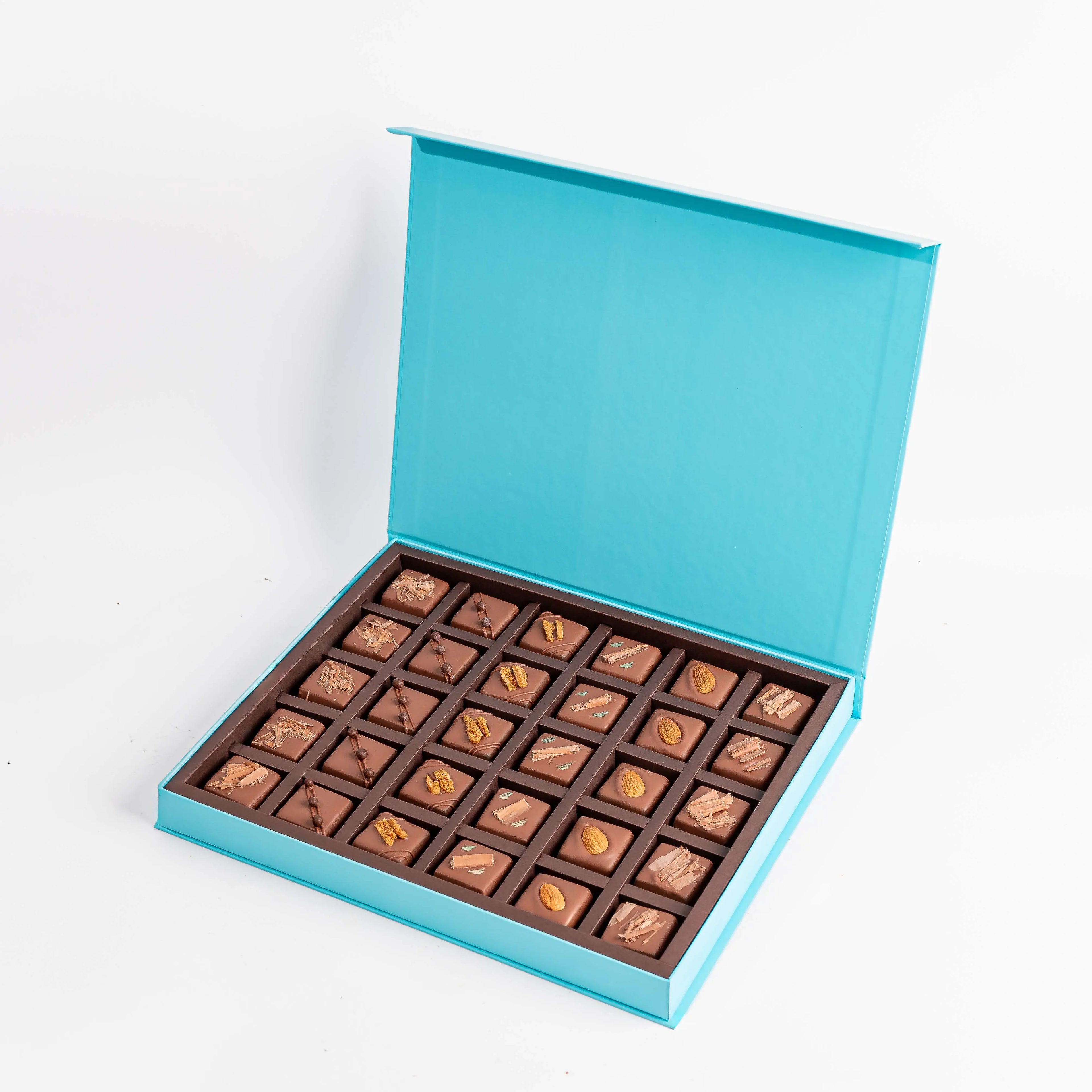signature-milk-chocolates-30pcs-gift-box-dubai
