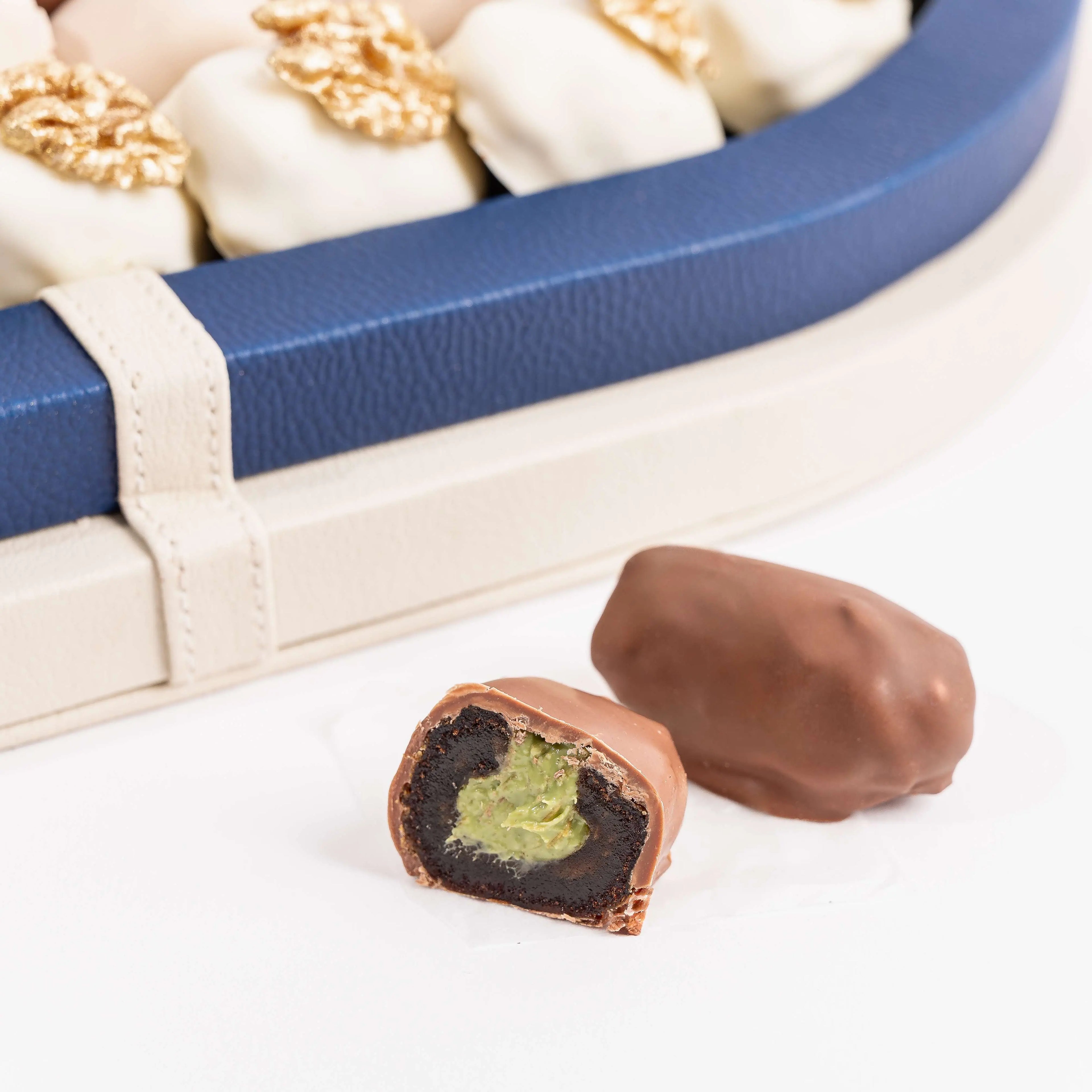 regal-chocolate-dates-gift-arrangement-dubai