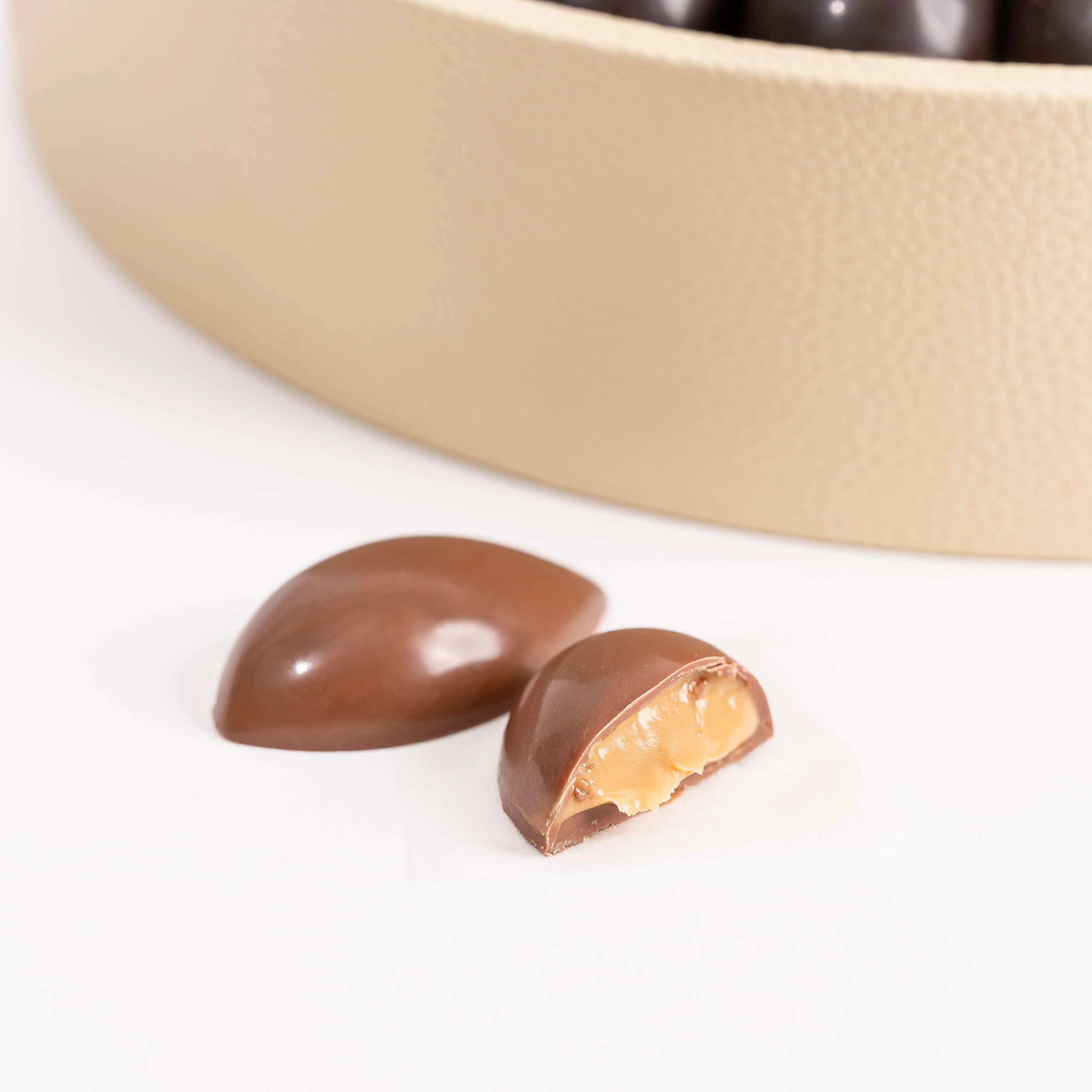 ramadan-chocolate-petals-gift-arrangement-dubai