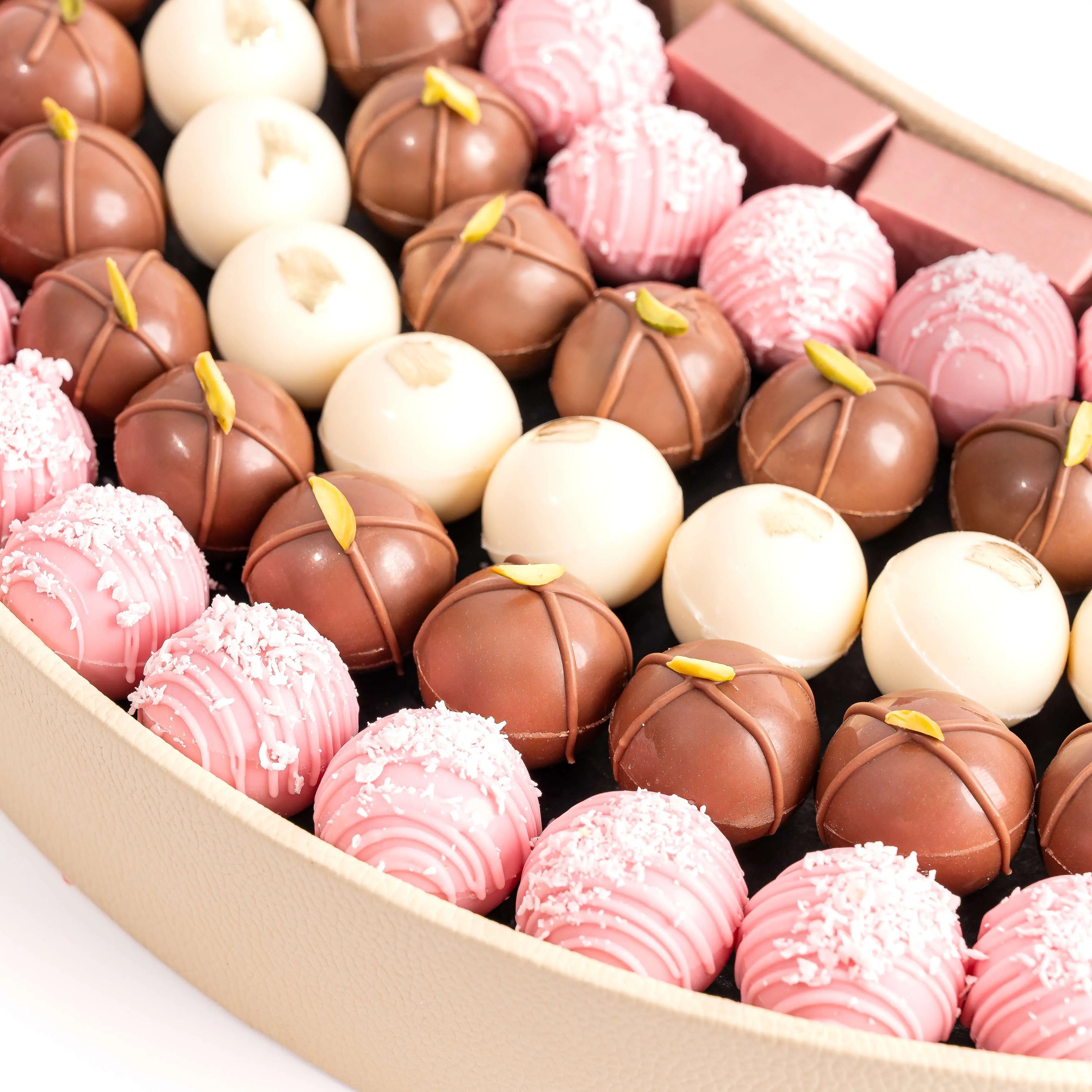 grand-eid-crescent-chocolate-gift-hamper-dubai