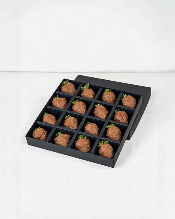 kunafa-and-milk-chocolate-covered-strawberries-dubai