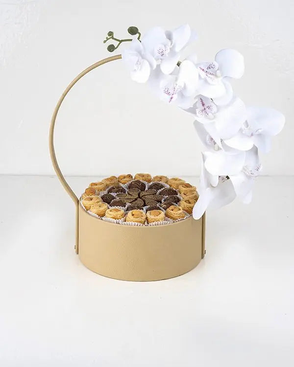 ramadan-hamper-with-esch-cashew-and-chocolates-dubai