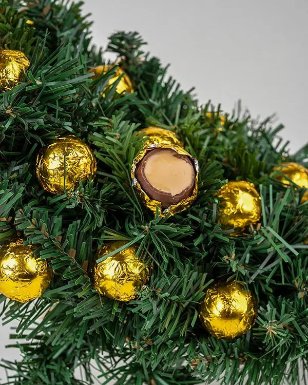 decorated-crescent-with-35-truffles-dubai
