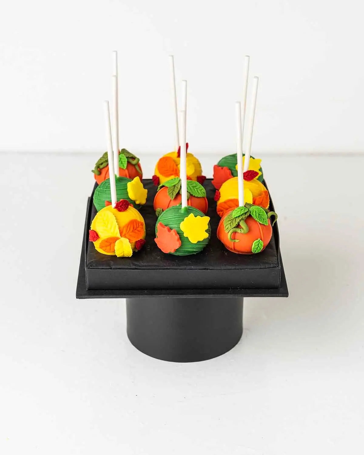 fall-theme-cake-pops-dubai