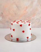 white-cakes-with-hearts-dubai