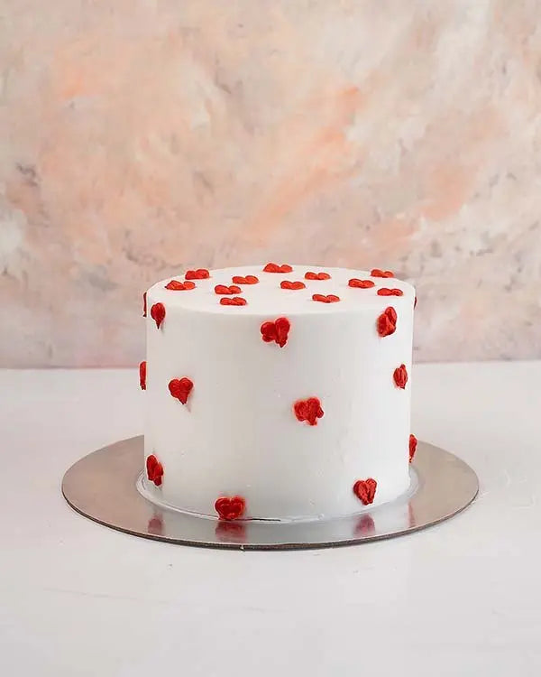 white-cakes-with-hearts-dubai