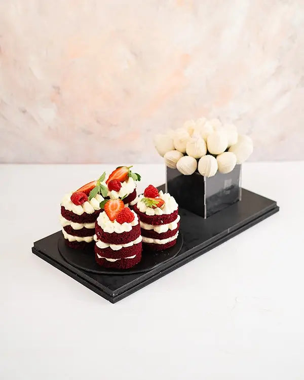 mini-cakes-and-berries-arrangement-dubai