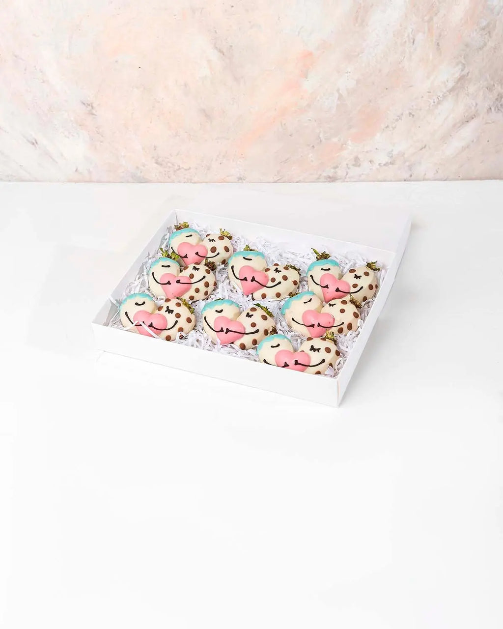 hugging-chocolate-covered-designer-strawberries-dubai