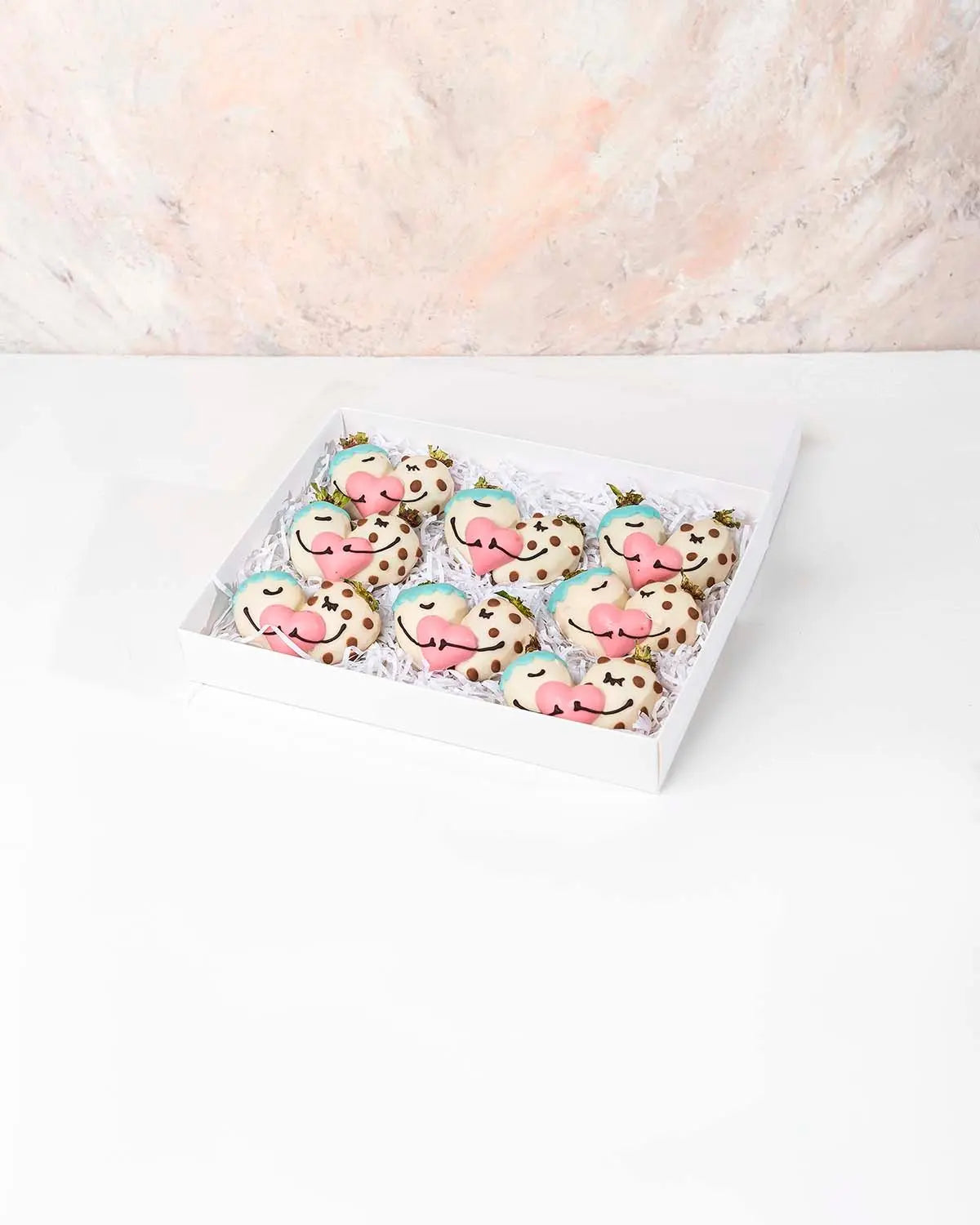 hugging-chocolate-covered-designer-strawberries-dubai
