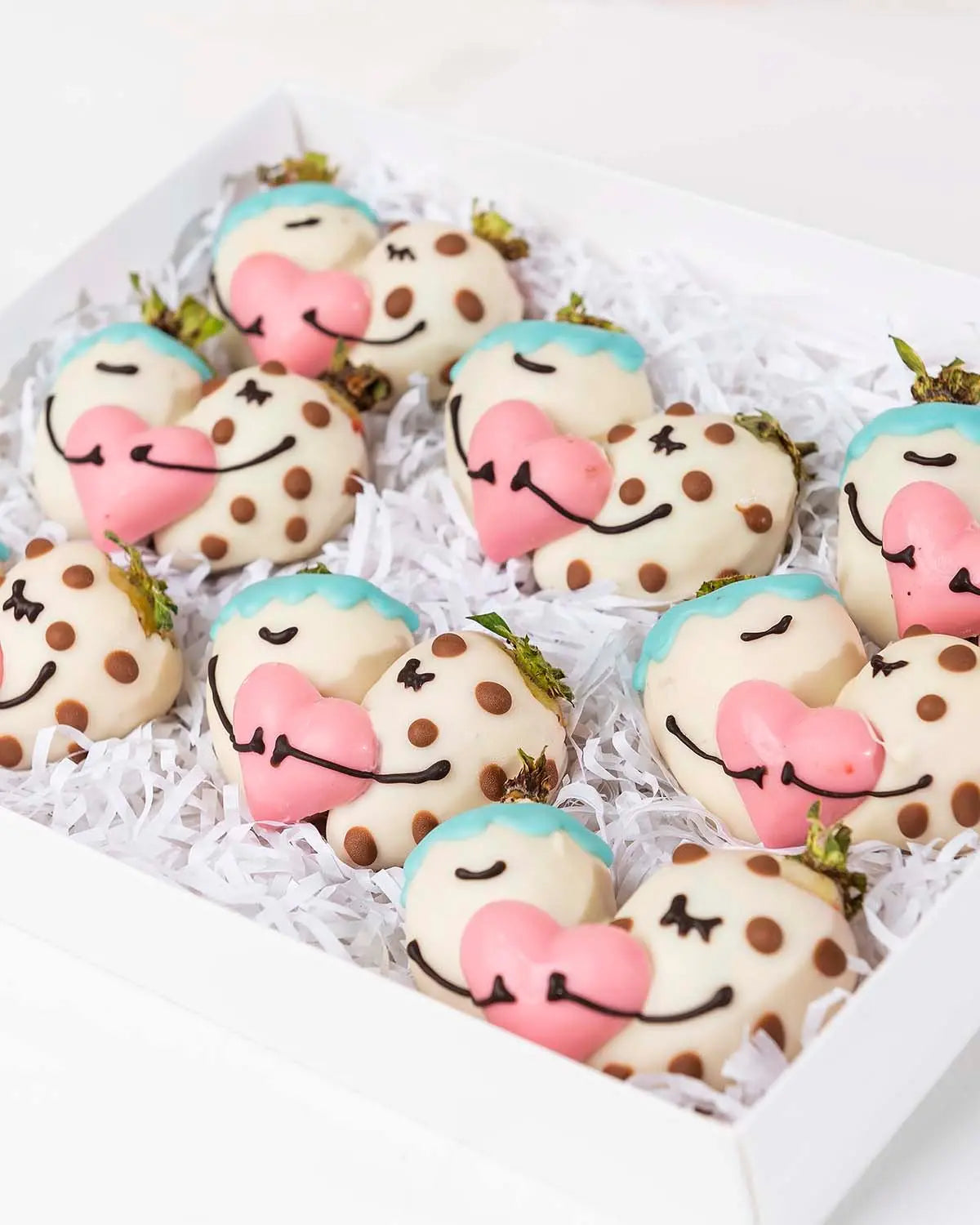 hugging-chocolate-covered-designer-strawberries-dubai
