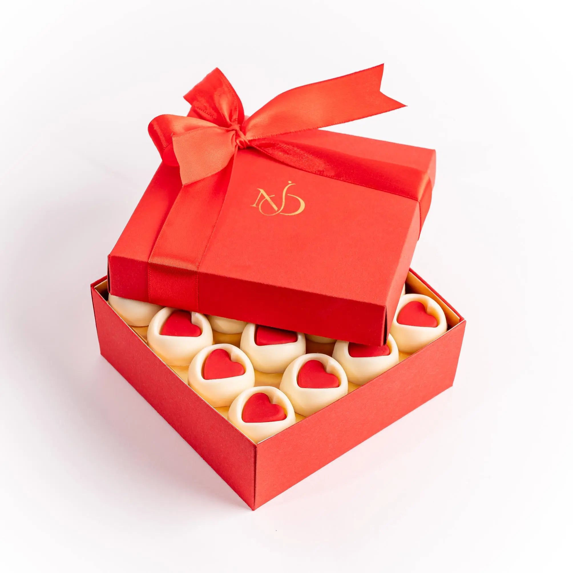 the-romantic-mosaic-16pc-chocolate-gift-dubai