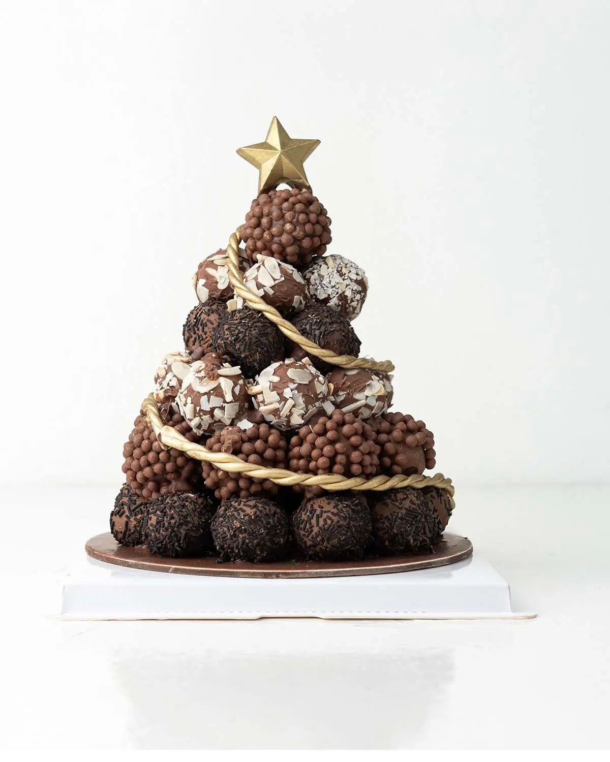 40-cake-pops-tree-dubai