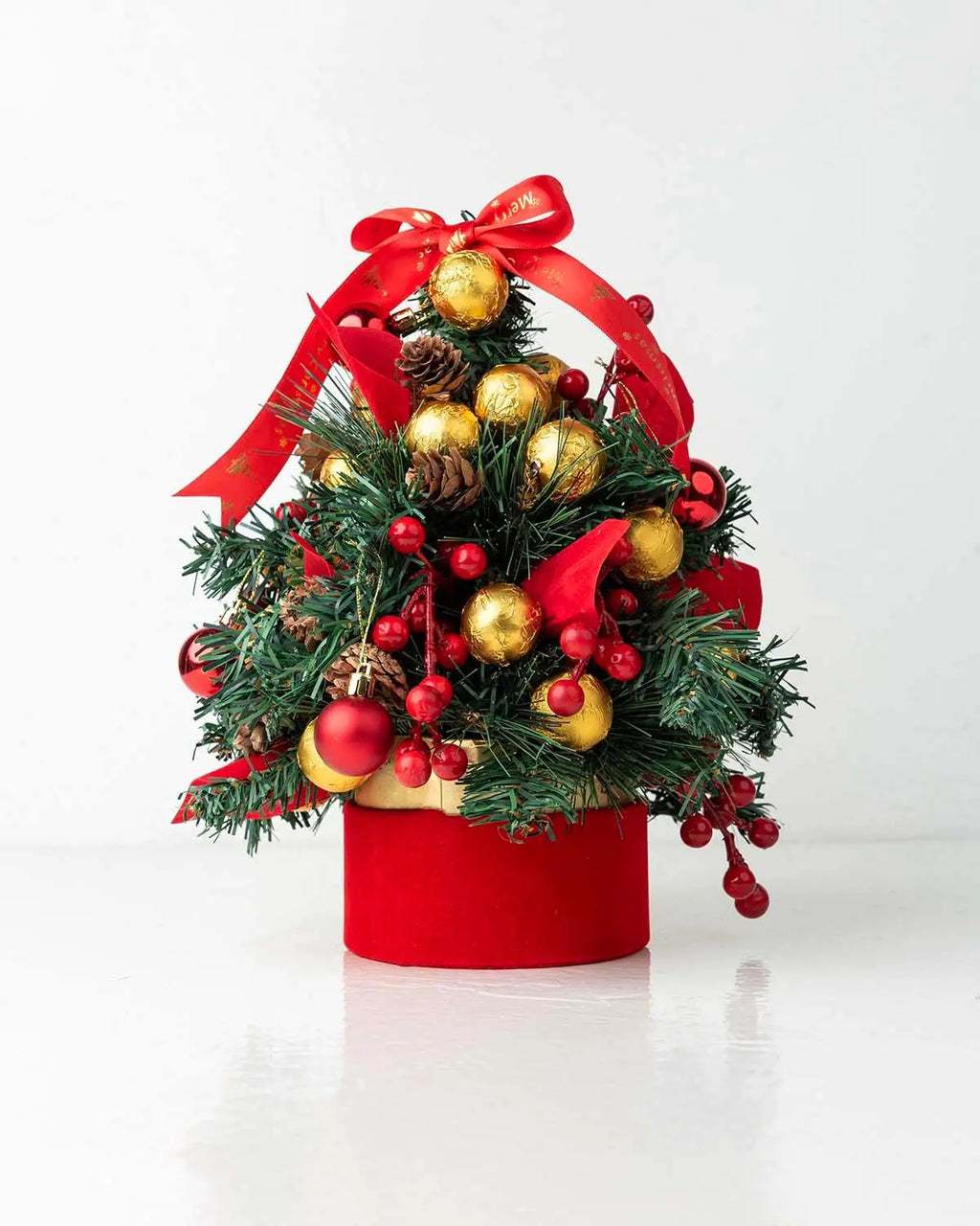 christmas-tree-with-edible-baubles-dubai