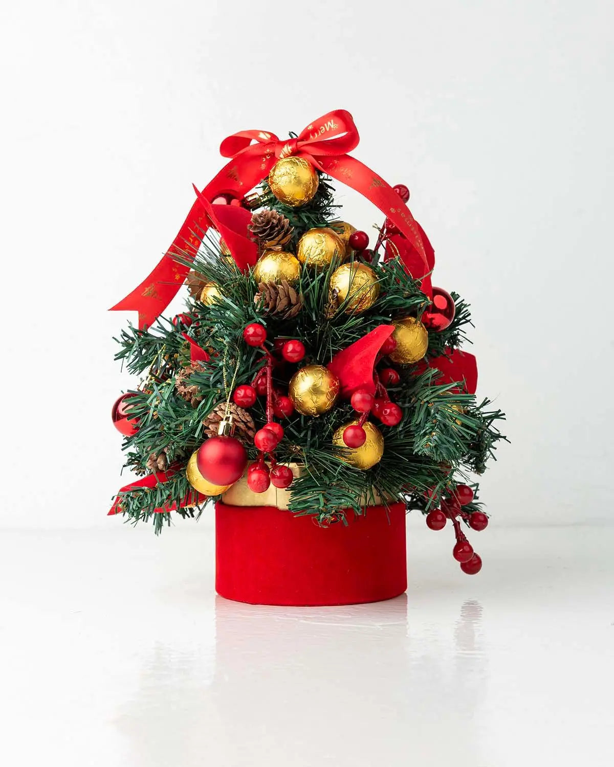 christmas-tree-with-edible-baubles-dubai