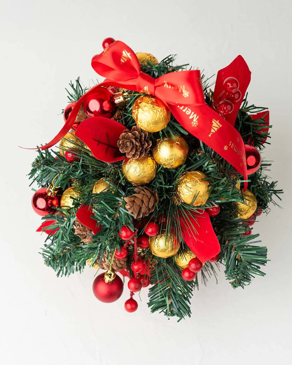 christmas-tree-with-edible-baubles-dubai