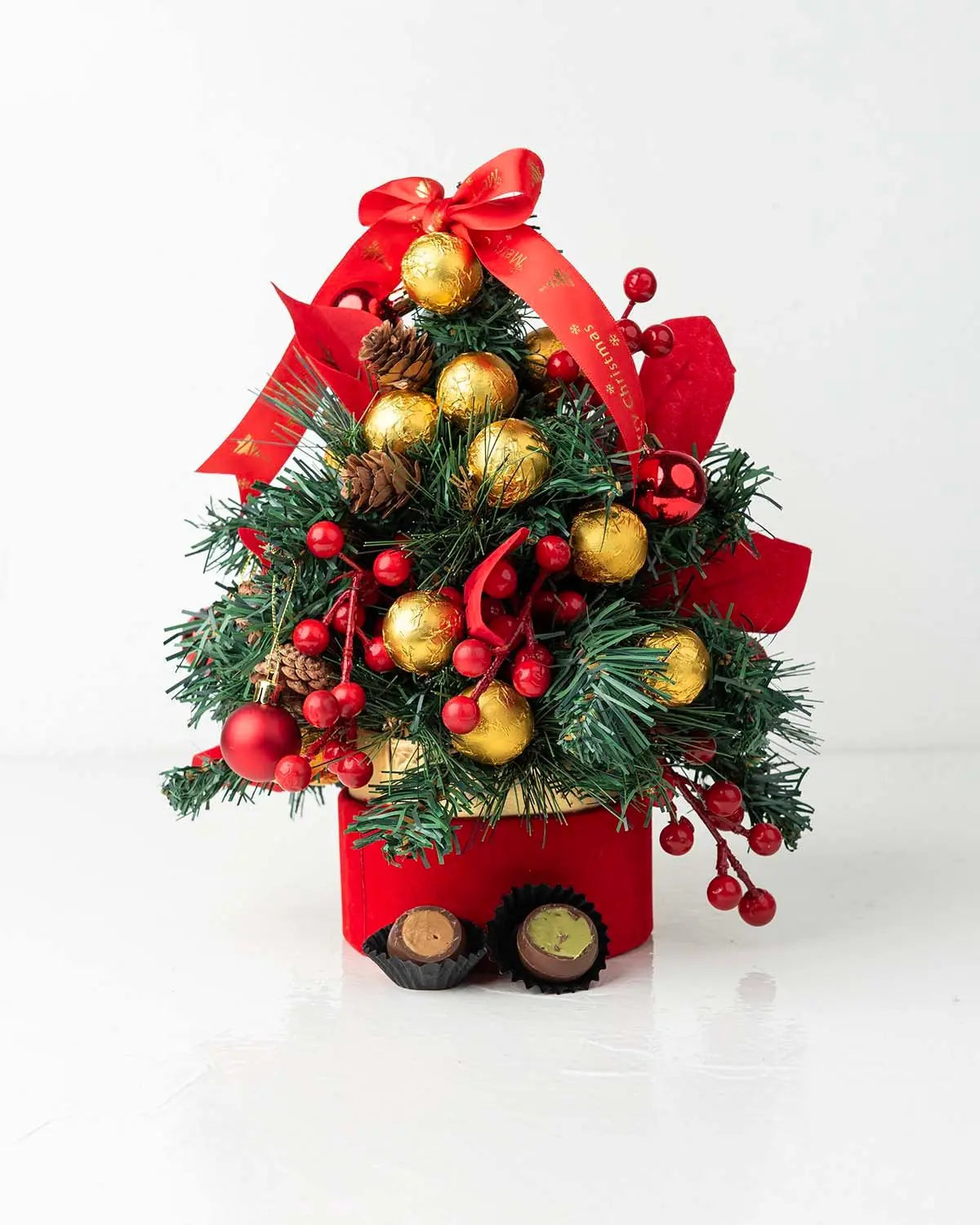 christmas-tree-with-edible-baubles-dubai