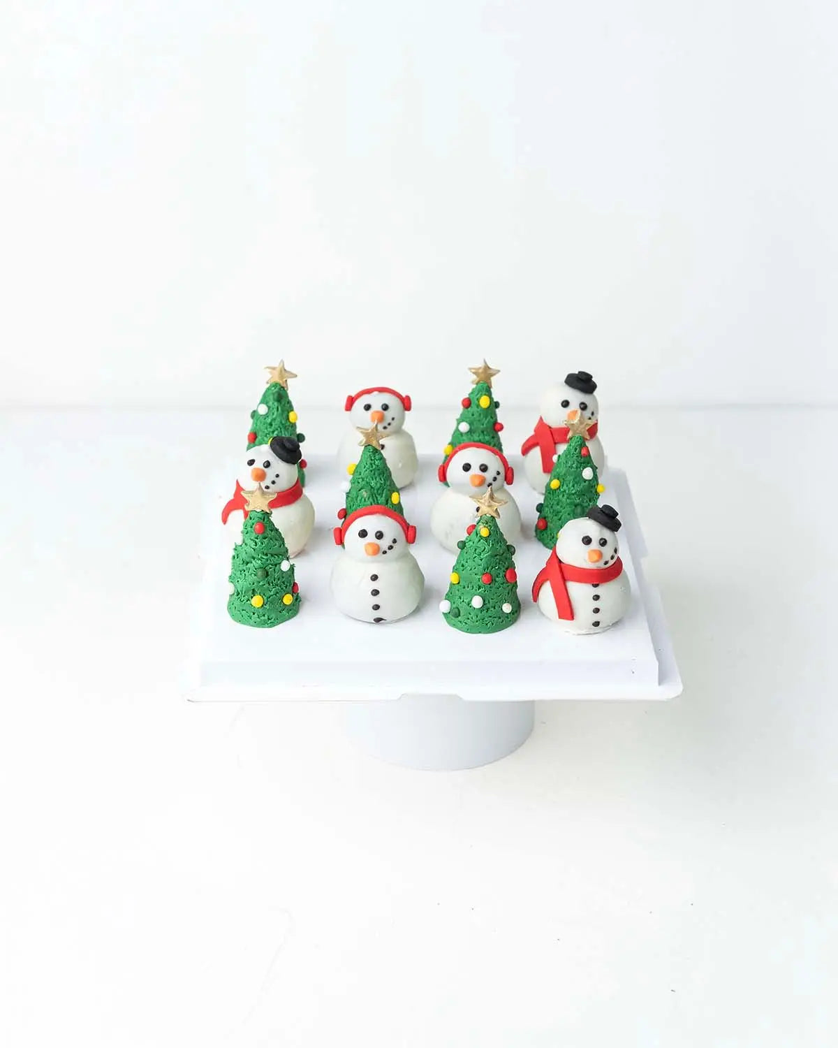 snowman-and-trees-cake-pops-dubai