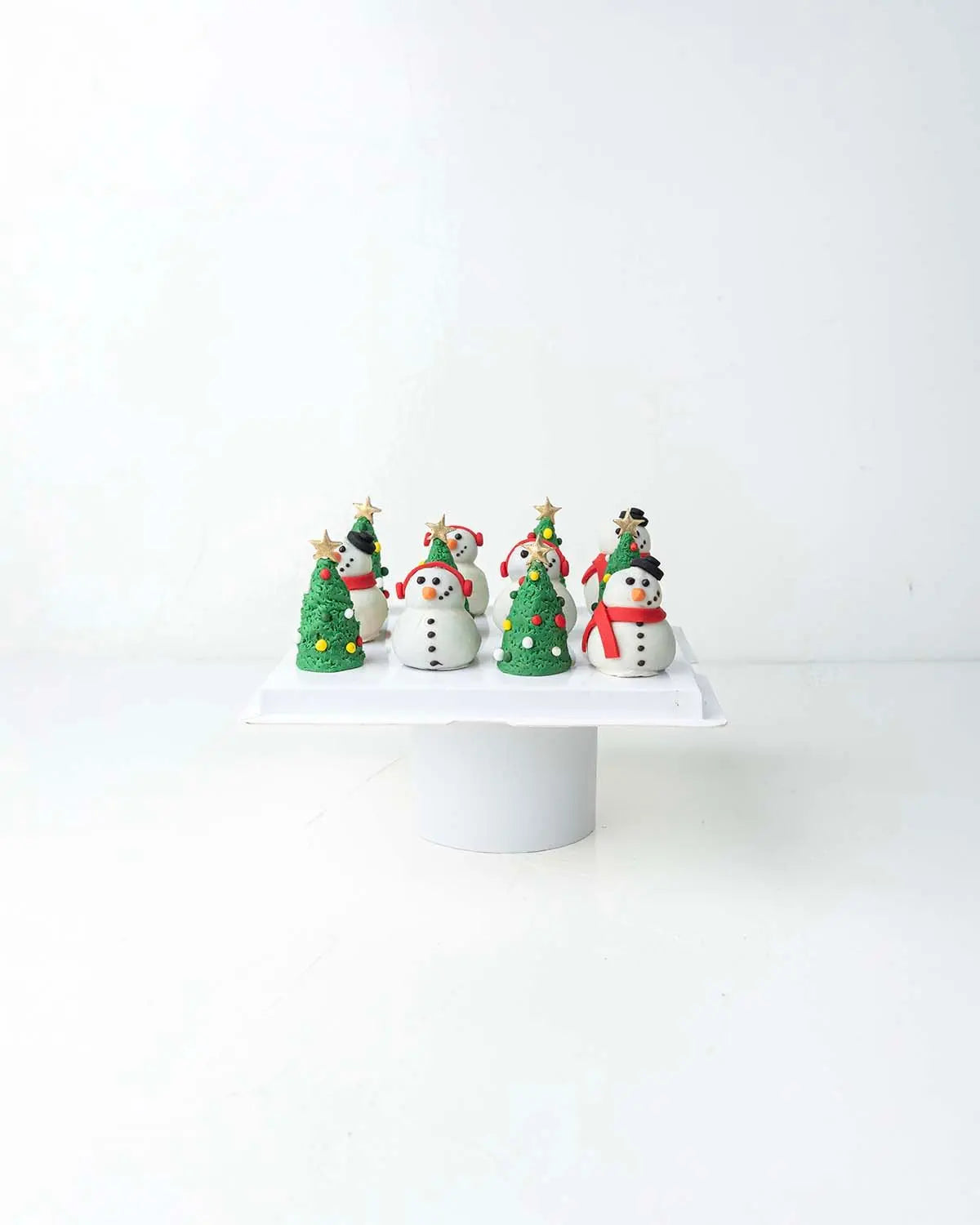 snowman-and-trees-cake-pops-dubai