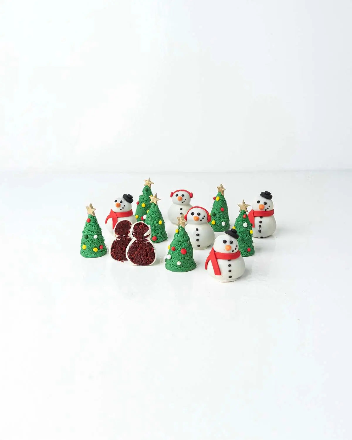 snowman-and-trees-cake-pops-dubai